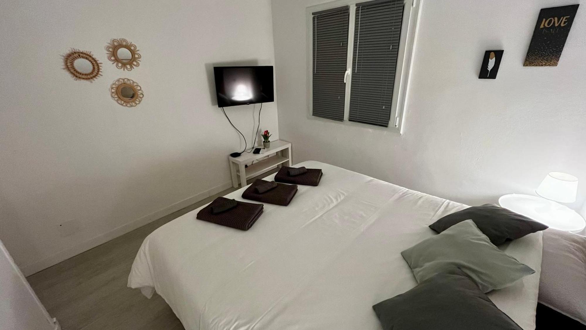 Vacances Arbanaises - Appartements Giens Йер Экстерьер фото
