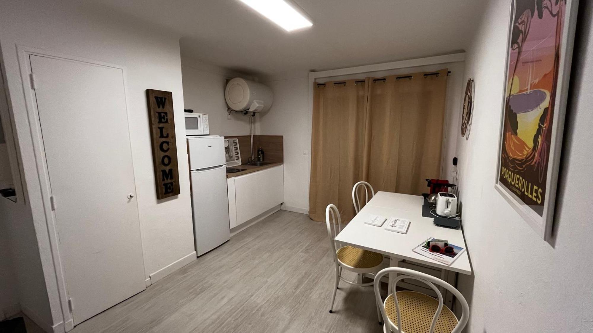 Vacances Arbanaises - Appartements Giens Йер Экстерьер фото