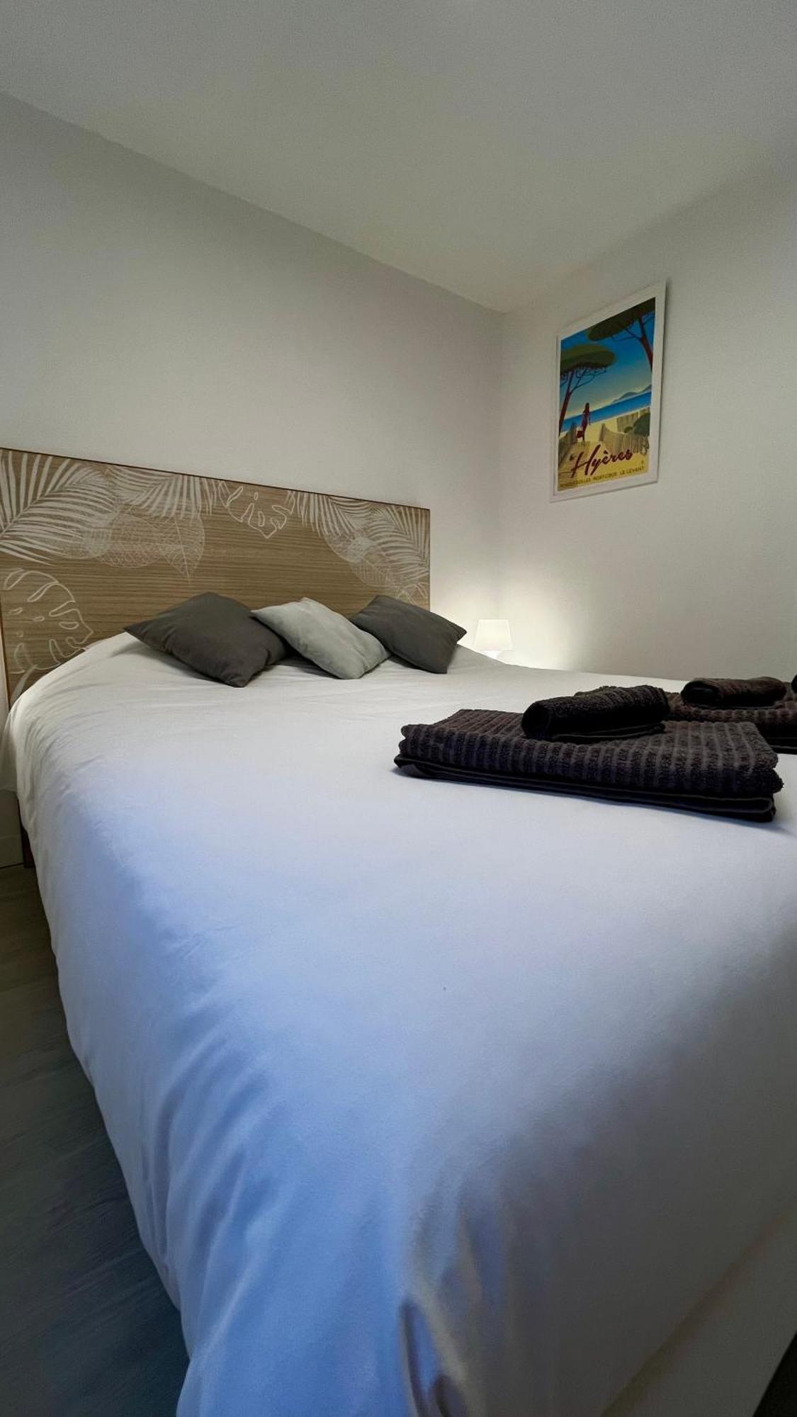 Vacances Arbanaises - Appartements Giens Йер Экстерьер фото