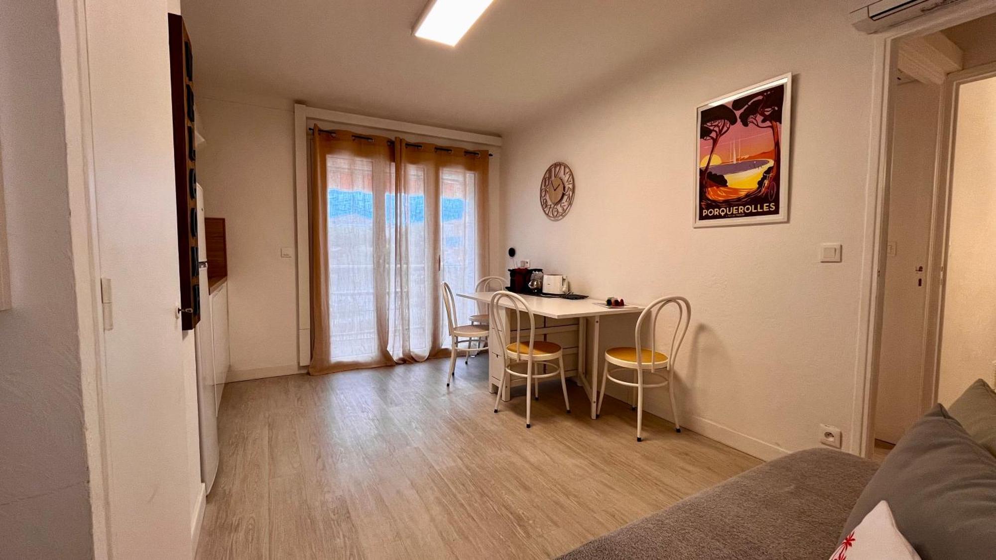 Vacances Arbanaises - Appartements Giens Йер Экстерьер фото